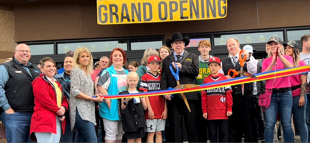 Grand opening ribbon cutting at Black Sheep's Silver Lake Mall store